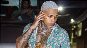 Cantor é detido após chamar mulher grávida de 'gorila' durante viagem