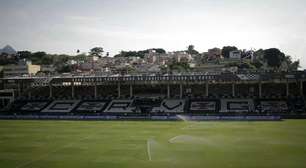 Reforma em São Januário avança e estádio recebe novo gramado de nível mundial; confira