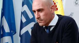 Familiar atira ovos em ex-presidente da federação espanhola de futebol durante evento