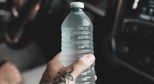 Milhões em publicidade nos convenceram de que a água engarrafada era mais saudável, até a chegada dos microplásticos