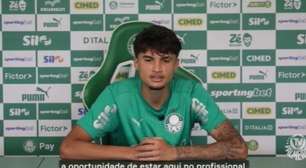 Destaque da base do Palmeiras, meia celebra período no profissional e revela conselhos de Veiga