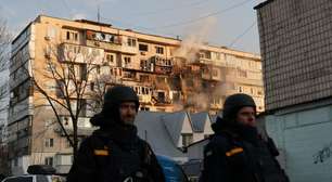 Ataques russos matam ao menos quatro pessoas em Kiev e danificam infraestrutura civil