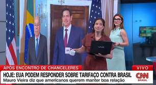 Apresentadora se distrai e entra na frente de colega ao vivo: "Sextou"