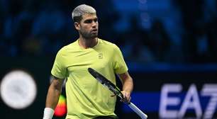 Alcaraz vence Aliassime e vai à decisão do ATP Finals