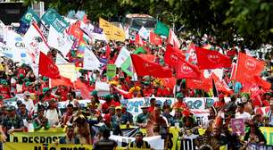 Marcha Global pelo Clima tem público fiel debaixo do calorão, velório de combustíveis fosseis e fala de ministras
