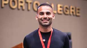 Thiago Maia, do Inter, recebe título de cidadão de Porto Alegre por atuação nas enchentes