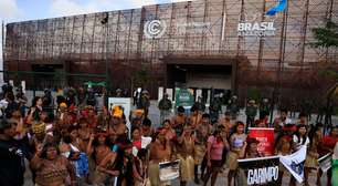 5º dia da COP30 tem bloqueio na entrada, minerais nas negociações climáticas e EUA como o 'Fóssil do Dia'