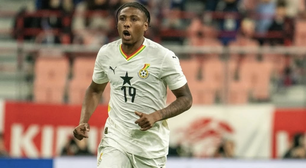 Jogador de Gana sofre grave lesão e fica com a perna pendurada; imagem é forte