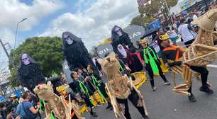 'Funeral dos combustíveis fósseis' toma conta das ruas de Belém durante COP30