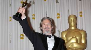 Ator que recebeu o Cecil B. DeMille Award por sua carreira, ganhou um Oscar e um Globo de Ouro e tem uma fortuna de US$ 80 milhões