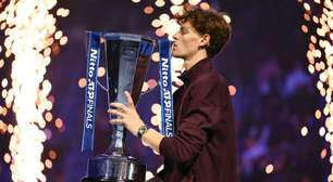 Sinner vence Alcaraz e conquista ATP Finals em Turim