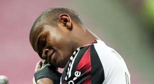 Luiz Araújo parabeniza Douglas Telles pelo seu gol em sua estreia como profissional: "Desejar parabéns a ele"