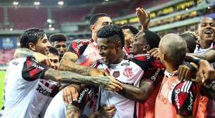 Com dois a mais, Flamengo goleia, assume a liderança do Brasileirão e rebaixa o Sport