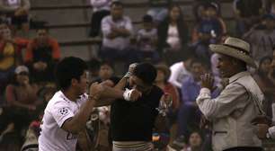 "5 minutos sem perder a amizade": neste país os habitantes trocam soco no natal para resolver suas desavenças e terminar o ano em paz