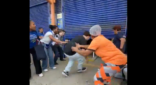 Após contagem regressiva, jovem passa por baixo de portão fechando em local de prova do Enem 2025; assista