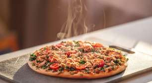 Pizza de atum: um jantar fácil e simples, pronto em menos de 20 minutos