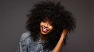 Cabelos cacheados e crespos: 8 passos para uma rotina de cuidados