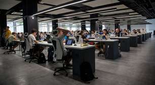 Open space e quatro dias por semana: o CEO de IA da Microsoft quer todo mundo no escritório, não no home office