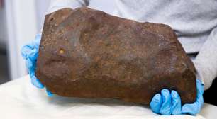 Em 2015, um homem encontrou uma rocha e a guardou achando que podia conter ouro; agora, descobriu seu verdadeiro valor