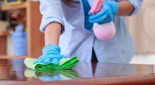 O spray de álcool e amaciante que substitui aromatizantes caros e funciona mesmo