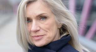 Se eu arrancar um fio branco, vai nascer mais no mesmo lugar? Mitos e verdades sobre cabelos grisalhos que vão te surpreender, segundo especialista