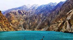 Lagos especiais se destacam na paisagem em diferentes regiões da Ásia