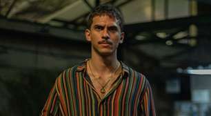Ator de 'Os Donos do Jogo', irmão de Arthur Aguiar, emagreceu 13 quilos para viver Esqueleto na série da Netflix. Veja o antes e depois!