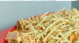 Essa salada de natal com frango desfiado é show