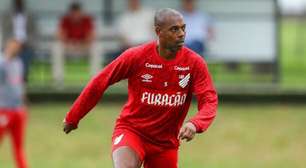 Fernandinho, ex-Athletico e Manchester City, anuncia aposentadoria: "Não motiva mais"