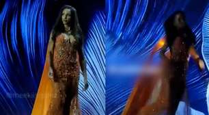 Miss Jamaica sofre queda durante desfile no Miss Universo é retirada em maca do palco