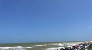 Vento forte desafia surfistas na abertura do QS da WSL em Guarapari (ES)