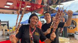 'Fui eu que lancei no ES': vendedora faz sucesso na WSL com espeto de churrasco 'gigante'