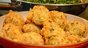 Veja como fazer o bolinho de arroz perfeito, fácil e delicioso