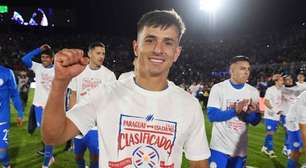 Passaporte na máquina de lavar tira Cubas de jogos do Paraguai