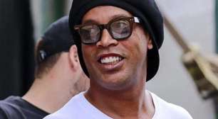 Ídolo do Barcelona, Ronaldinho celebra reabertura do Camp Nou