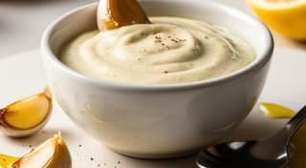 Molho aioli, maionese com alho - sabor de restaurante em casa