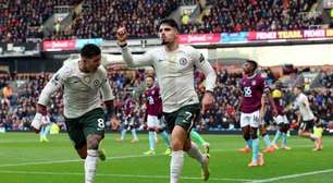 Chelsea vence Burnley e segue na briga pela liderança da Premier League