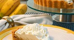 Banoffee fácill: torta de banana, doce de leite e chantilly