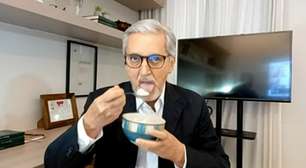 Comentarista da GloboNews é flagrado tentando merendar na cobertura da prisão de Bolsonaro