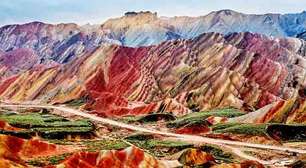 Montanhas coloridas na China parecem tingidas à mão