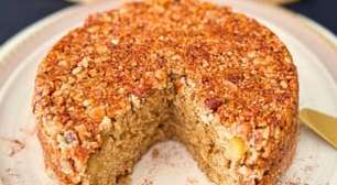 Bolo de maçã e aveia: com cobertura crocante que assa junto