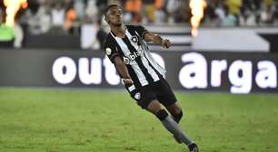 Athletico-PR inicia negócio com Botafogo por atacante driblador: "Larga na frente"