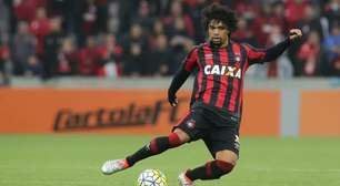 Athletico-PR negocia com volante Otávio e surpreende torcida: "Fluminense paga"