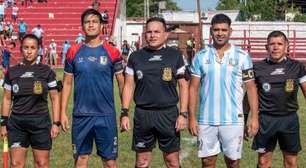 Vídeo: time entrega jogo e deixa o campo em protesto contra a arbitragem