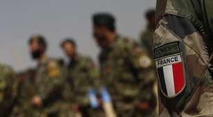 França: Macron defende reforma para ampliar serviço militar voluntário e descarta envio de jovens à Ucrânia