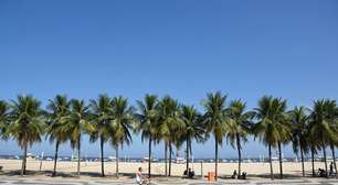 Copacabana recebe 'turistômetros' que exibem em tempo real a chegada de estrangeiros ao Brasil