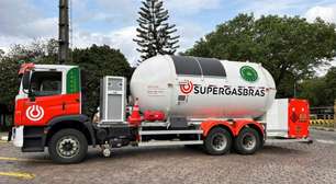 Caminhão de GLP chama atenção por painel solar acoplado