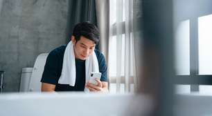 Esse hábito que muita gente tem no banheiro aumenta em quase 50% as chances de ter hemorroidas