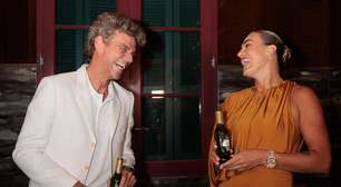 No Brasil, Sabalenka se encontra com Gustavo Kuerten em jantar