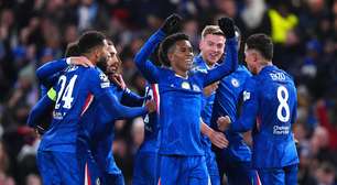 Estêvão brilha, Chelsea dá nó no Barcelona e se aproxima de líderes na Champions League